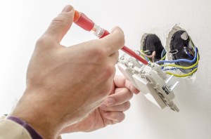 Checking electric voltage