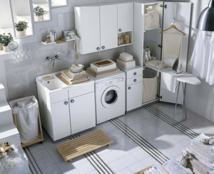 tall_white_cupbaords_in_laundry