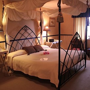 boudoir-with-4-poster-bed